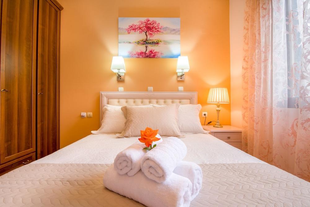 Casa Leone Suites Stalós Buitenkant foto