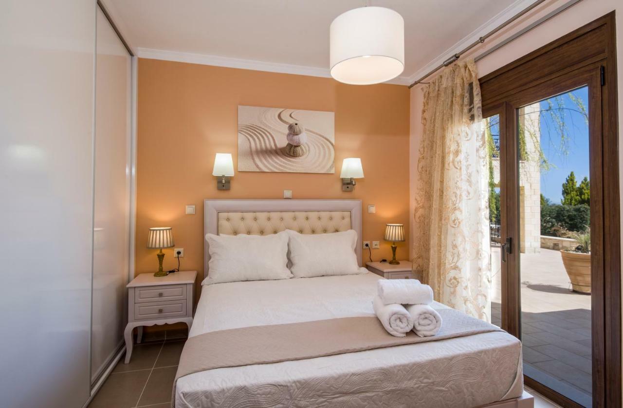 Casa Leone Suites Stalós Buitenkant foto