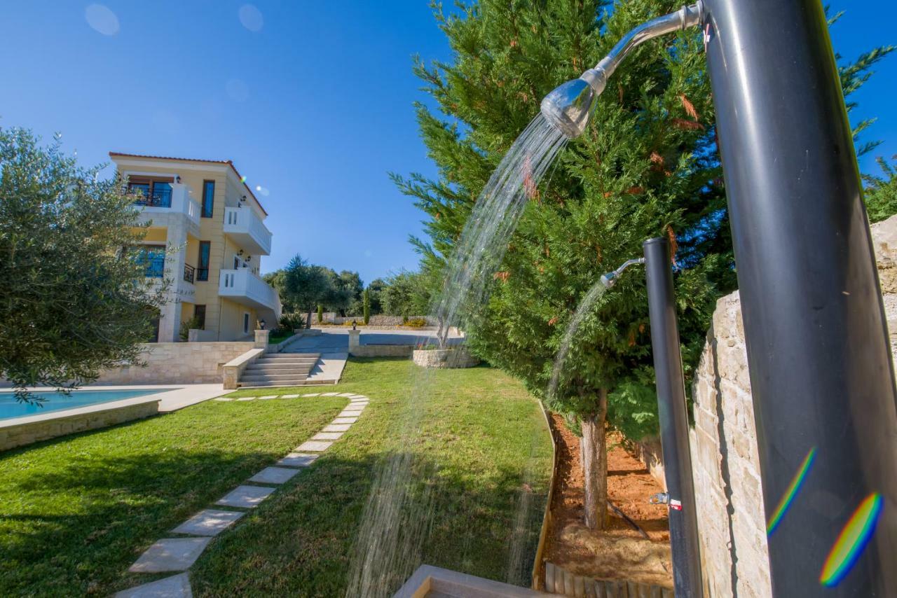 Casa Leone Suites Stalós Buitenkant foto